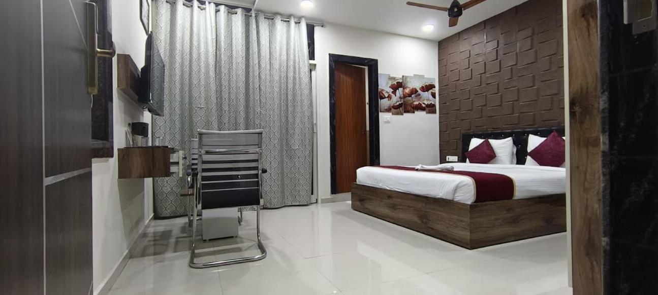 Hotel Vaishnavi Grand Miriālgūda Exteriér fotografie
